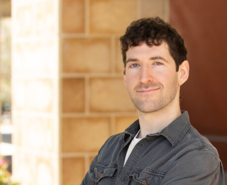 Photo portrait of Tal Einav, Ph.D. He is looking at the camera and smiling