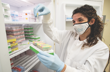 Photo of Alba Grifoni opening a freezer in a lab setting