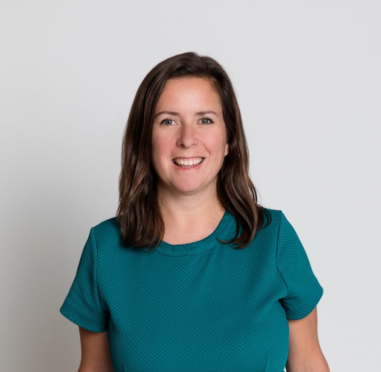 Photo portrait of Weiskopf. She is smiling at the camera